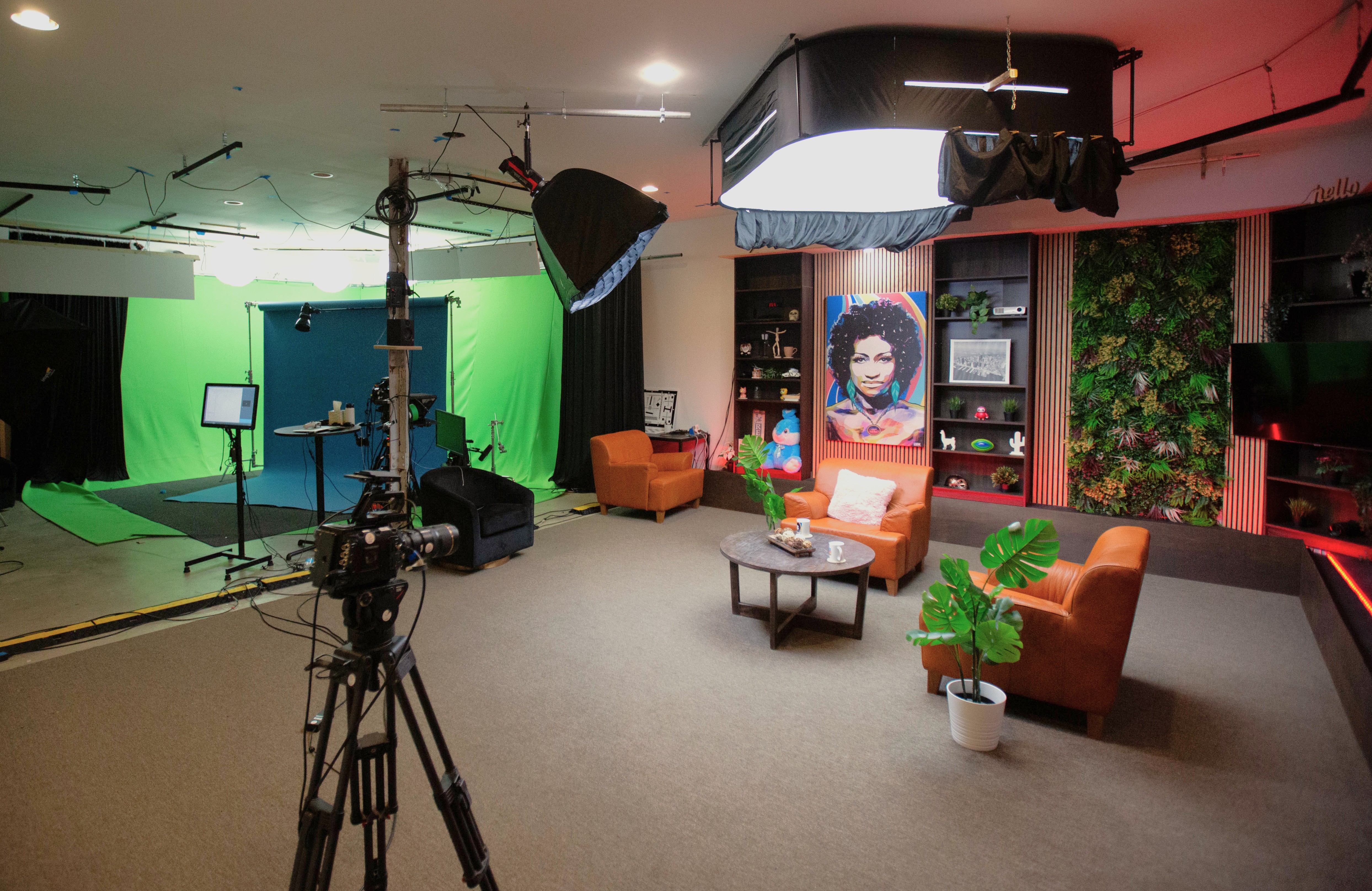 studio image